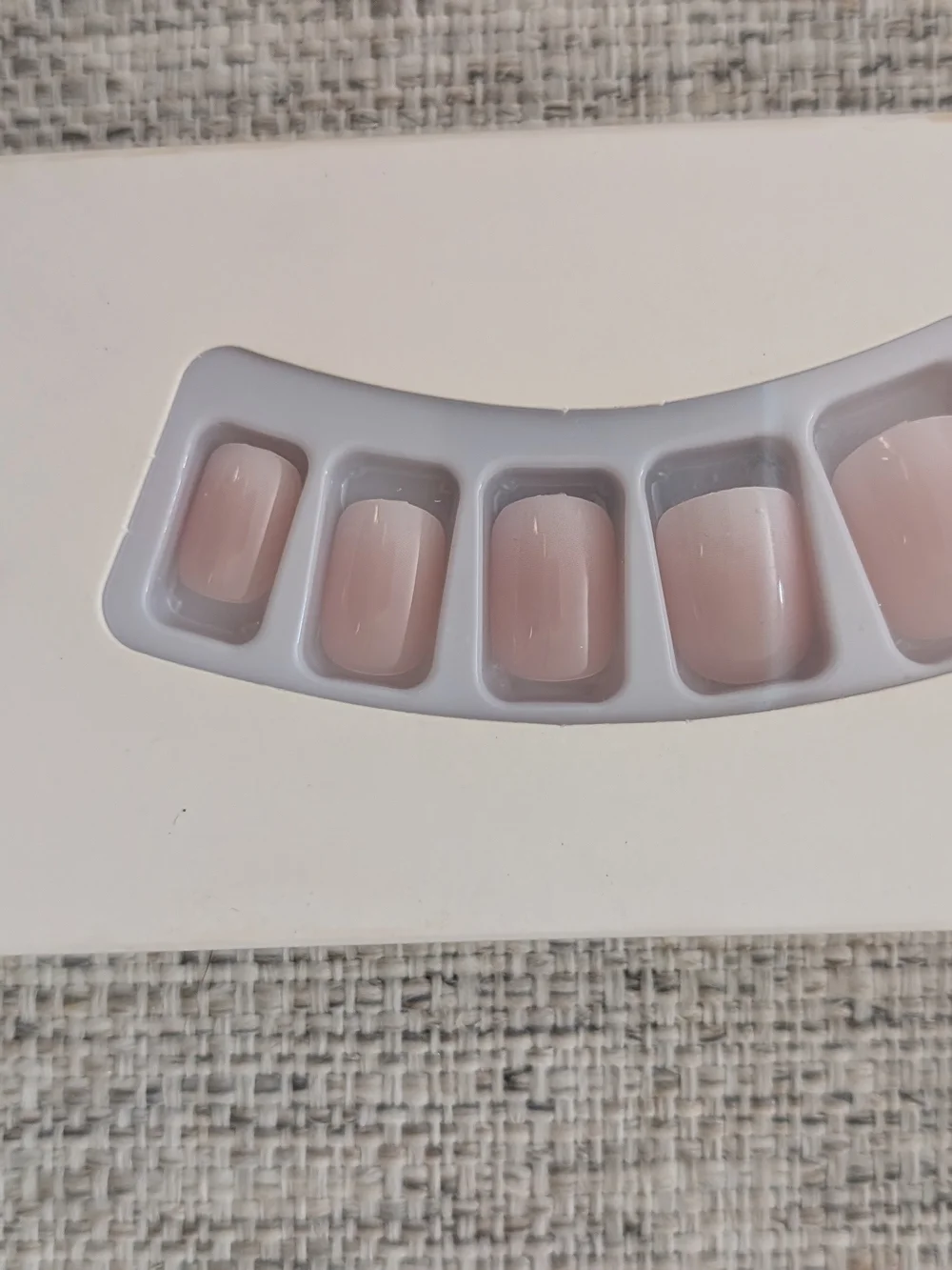 Artificial nails. different colors. brand new. 22 packs for 30$
